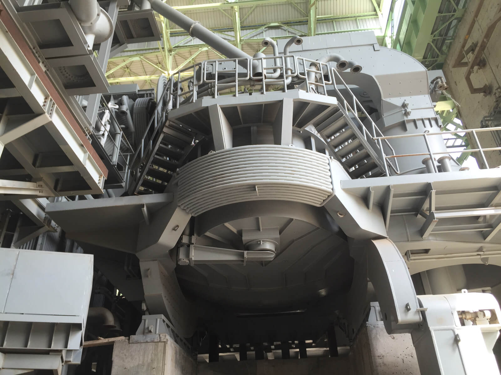 Slag door and tapping